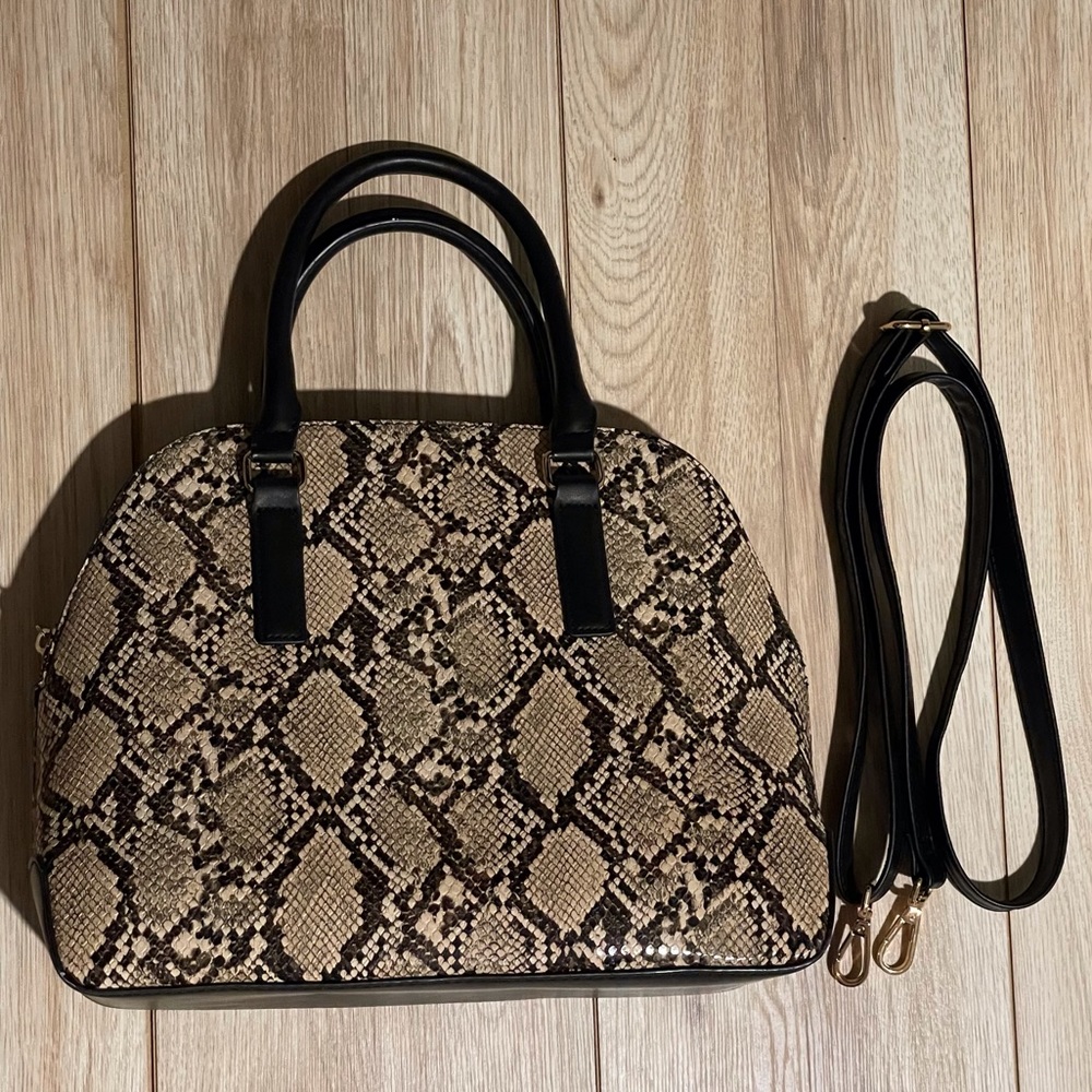 -Snake print purse- New good condition -Never used